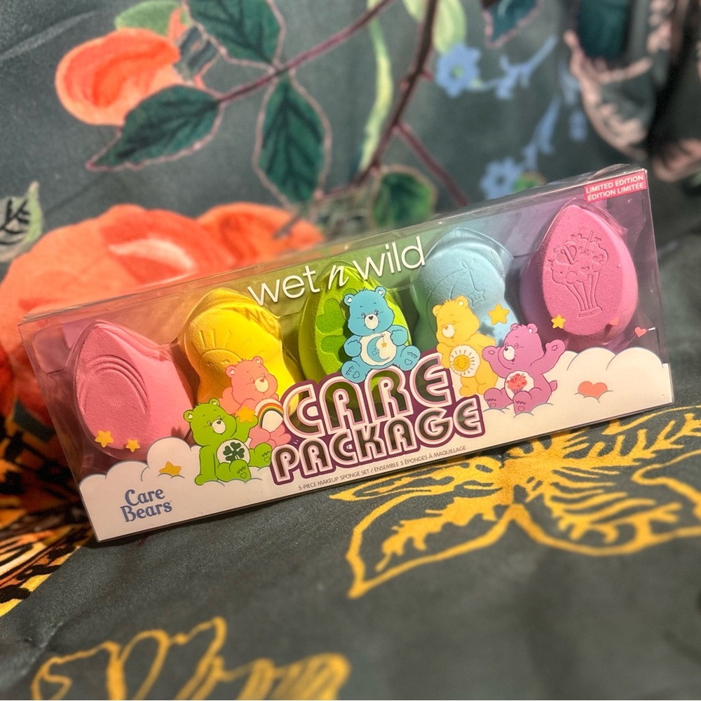 New Limited Edition Wet n Wild Care Bear Makeup Sponge Set